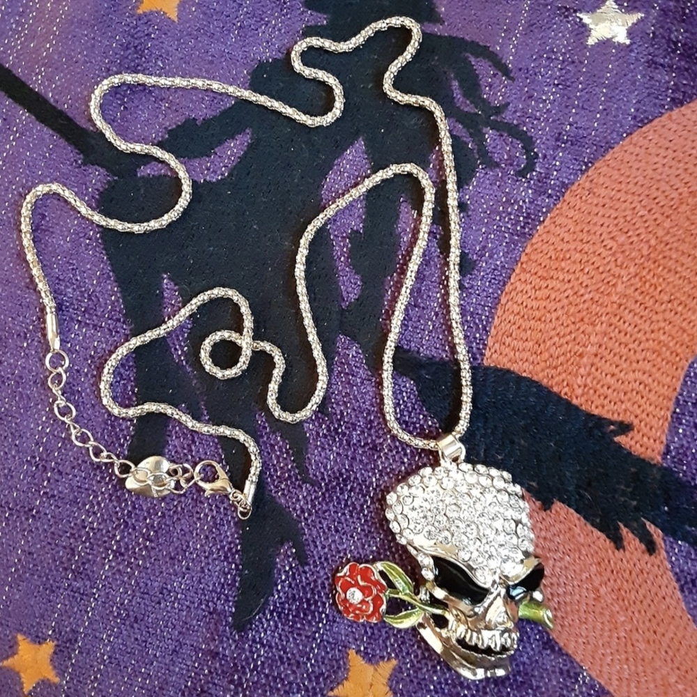 Skull Red Rose Crystal Rhinestone Necklace Halloween New - Picture 2 of 5